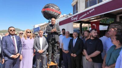 AK Parti’ye katılan Foça Belediye Başkanı Saniye Bora Fıçı, CHP
