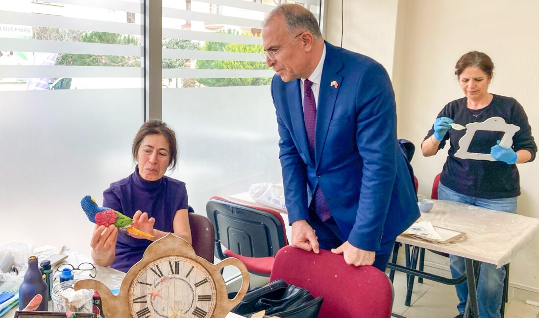 Gaziemir Belediyesi’nin Cumhuriyet Semtevleri’nde düzenlediği kış dönemi kursları için kayıt