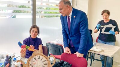 Gaziemir Belediyesi’nin Cumhuriyet Semtevleri’nde düzenlediği kış dönemi kursları için kayıt