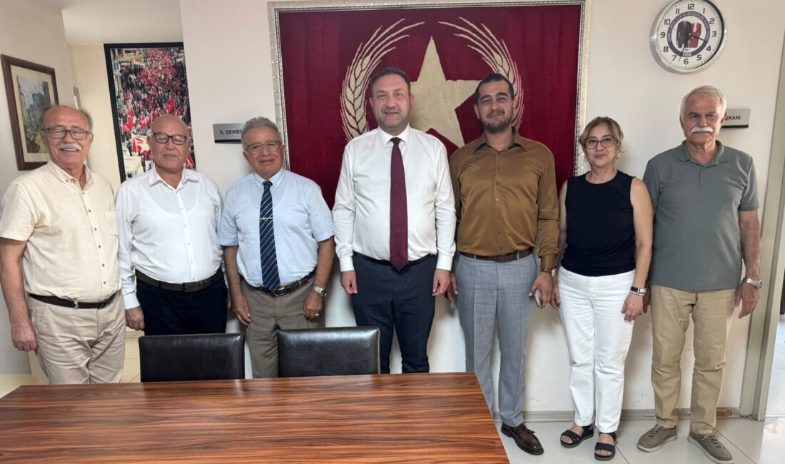 CHP İzmir İl Başkanı Utku Gümrükçü, kentteki siyasi parti temsilcileriyle