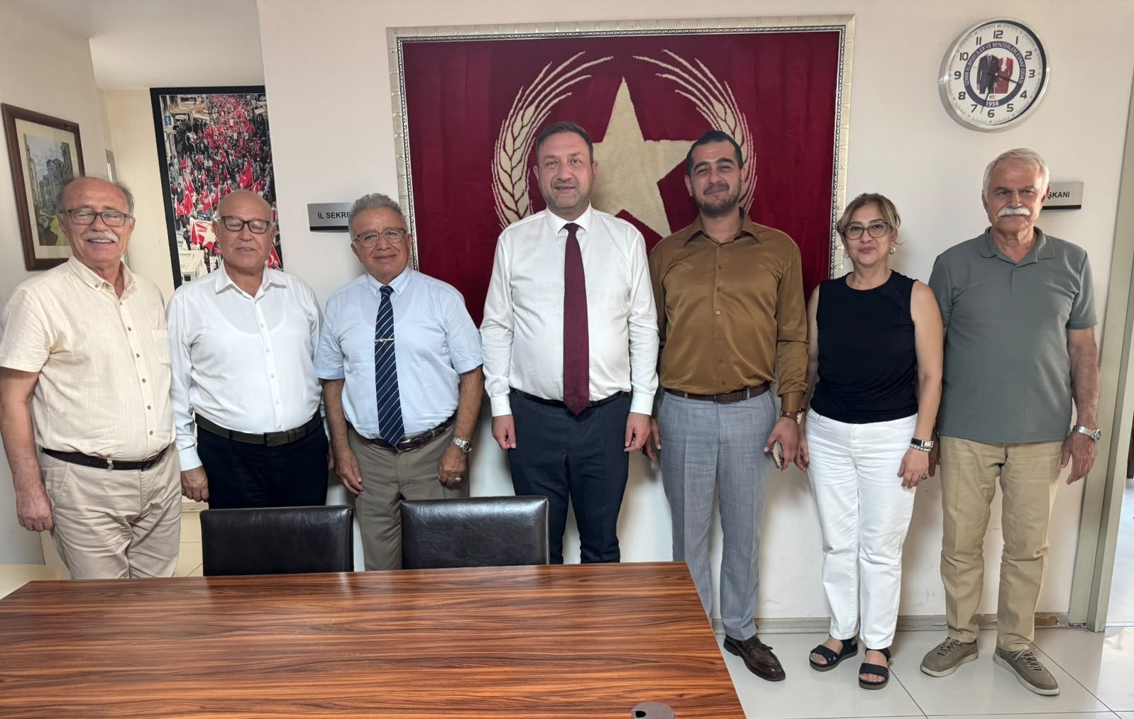 CHP İzmir İl Başkanı Utku Gümrükçü, kentteki siyasi parti temsilcileriyle