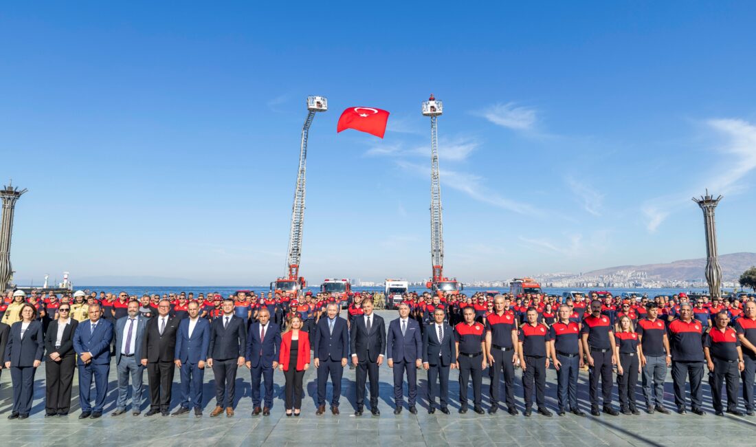 İtfaiye hizmetlerinin belediyelere devredilmesinin 103’üncü yıl dönümü, İzmir’de düzenlenen törenle