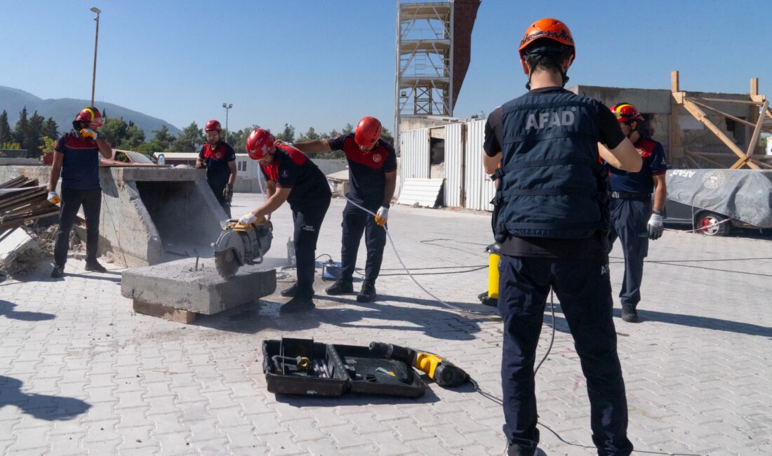 İzmir Büyükşehir Belediyesi İtfaiye Dairesi Başkanlığı, olası afetlere müdahale kapasitesini