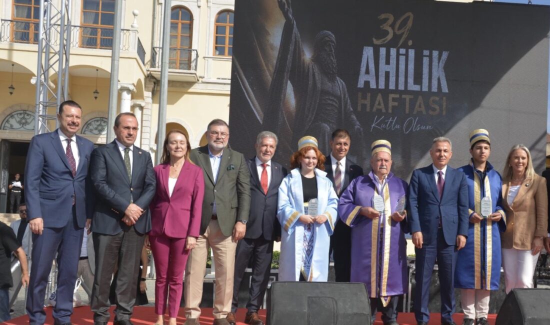 İzmir’de kutlanan Ahilik Haftası etkinlikleri yine Türkiye’ye örnek oldu. Karnaval