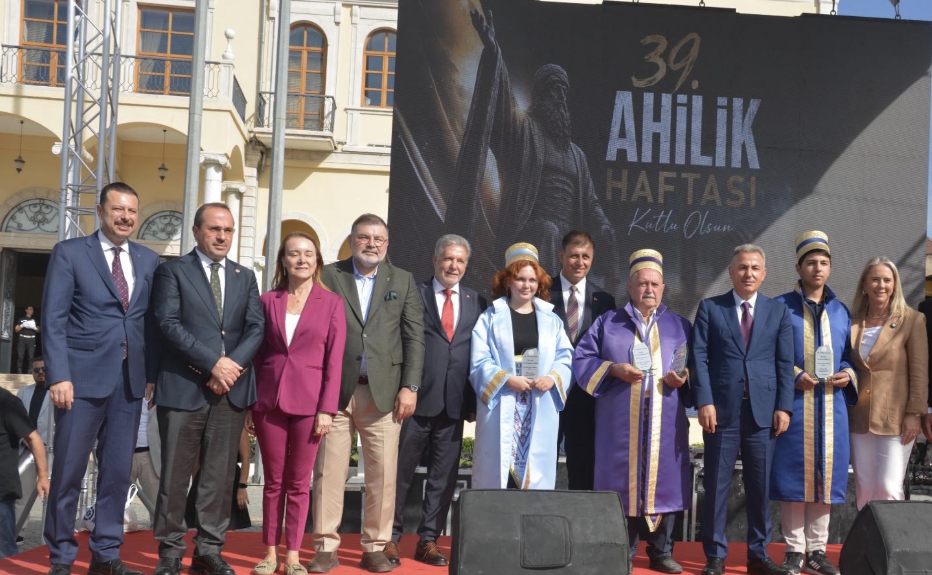 İzmir’de kutlanan Ahilik Haftası etkinlikleri yine Türkiye’ye örnek oldu. Karnaval
