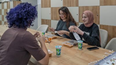 İzmir Büyükşehir Belediyesi, üniversite eğitimi için kente gelen kız öğrencilerin