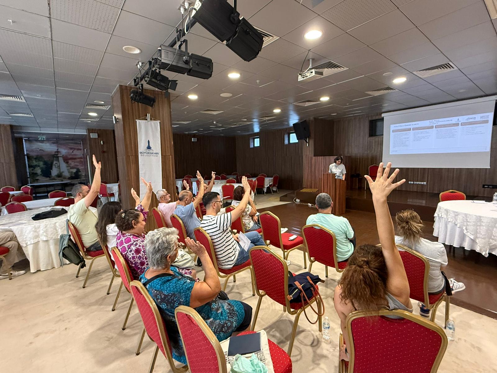 İzmir Büyükşehir Belediyesi’nin Yurttaş Meclisi buluşmaları Buca, Bornova ve Kemalpaşa’da