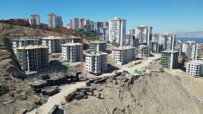 AK Parti İzmir İl Başkanı Bilal Saygılı, Karabağlar’daki TOKİ projesinde