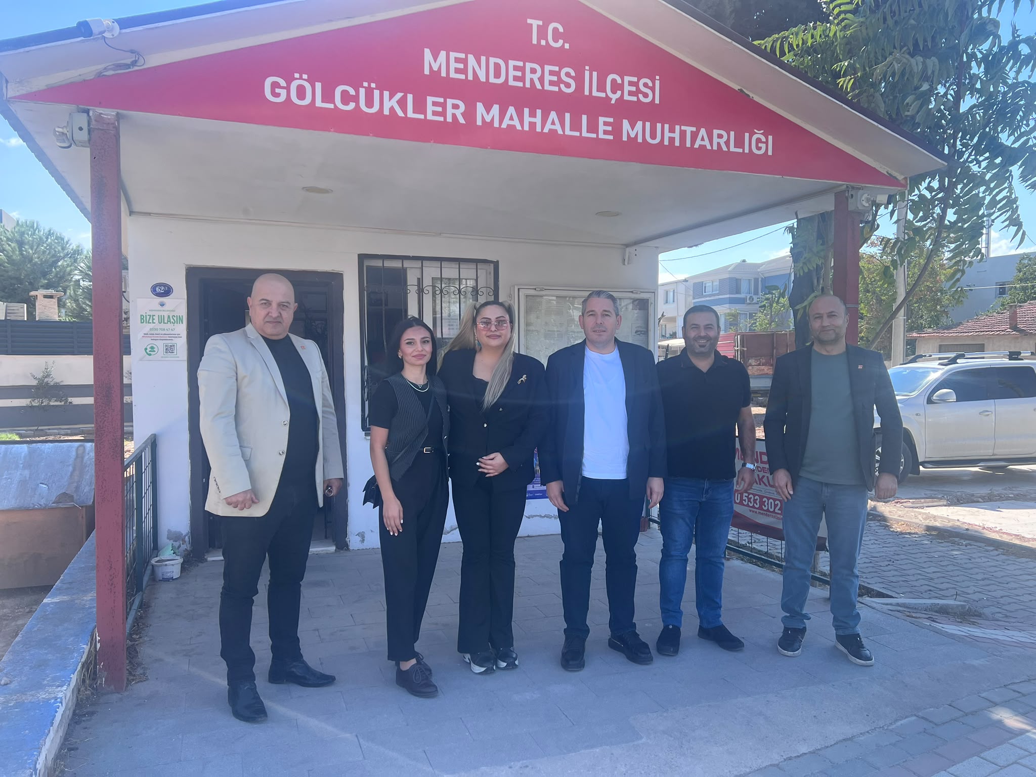 CHP Menderes İlçe Başkanı İsmail Karabel, ilçedeki beş mahalle muhtarını