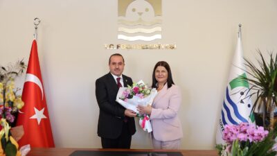 AK Parti İzmir Milletvekili Yaşar Kırkpınar, Foça’da sanayicilerden esnaflara, balıkçılardan
