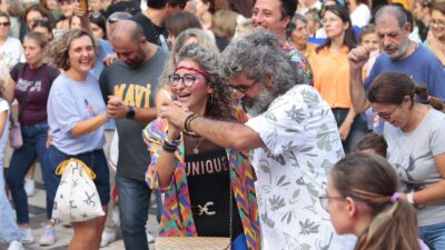 Konak Belediyesi’nin Güzelyalı Fuat Göztepe Parkı’nda düzenlediği 80’ler 90’lar Şenliği,