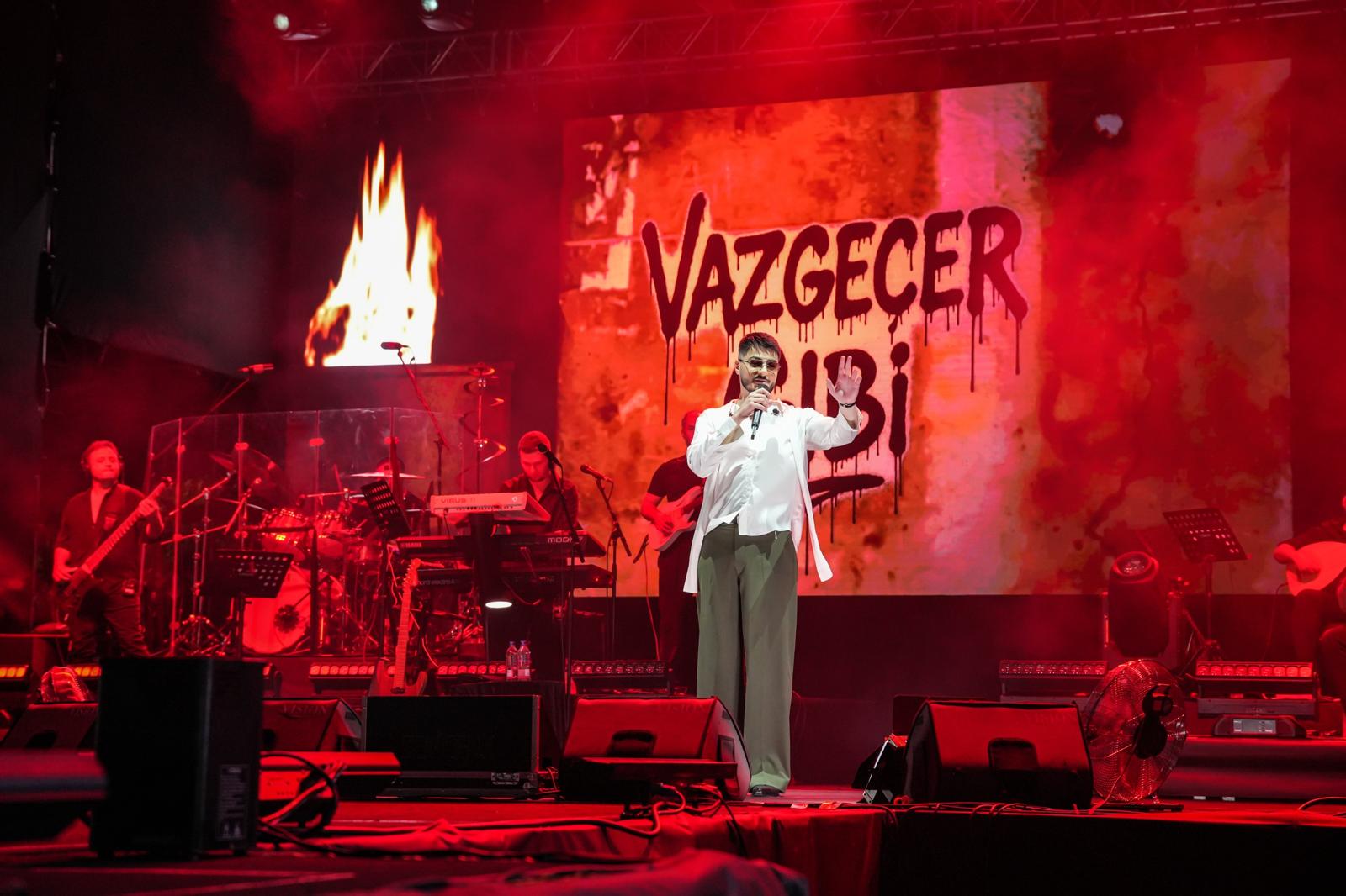 95. İzmir Enternasyonal Fuarı’nın sekizinci günü, müzik ve tiyatro gösterileriyle