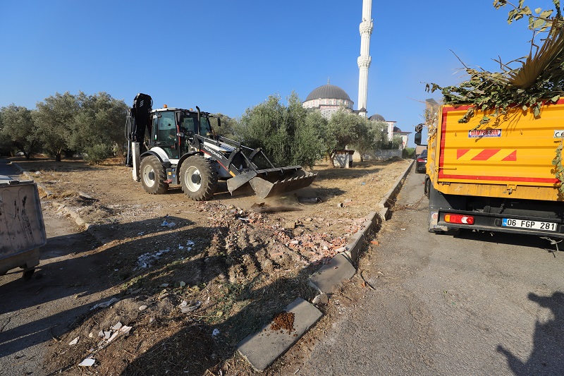 Menderes Belediyesi, ilçe genelinde çevre temizliğini sağlamak ve yaşam alanlarını