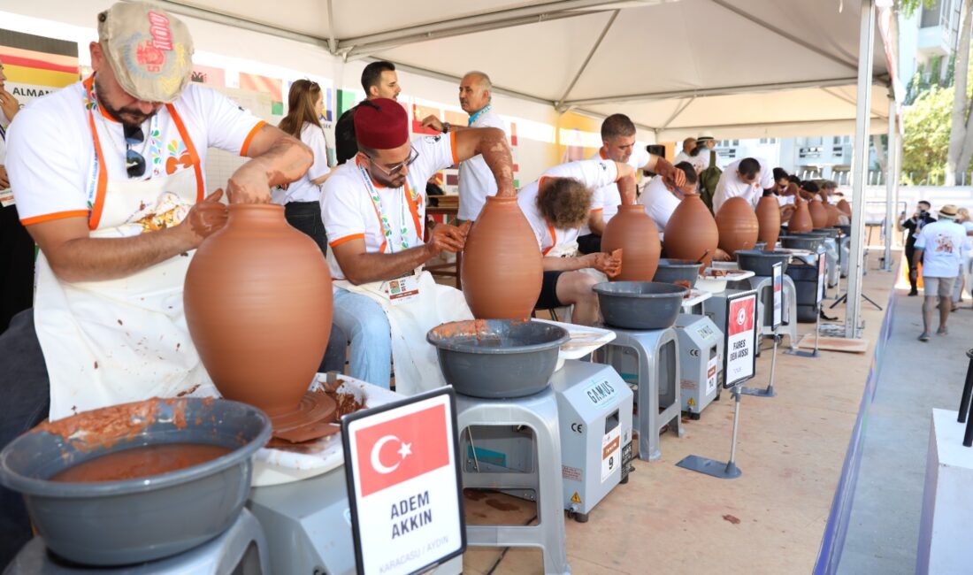 Menemen Belediyesi’nin bu yıl 5’incisini düzenlediği Uluslararası Menemen Çömlek Festivali,