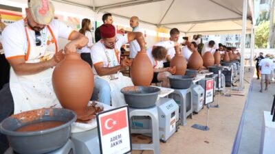 Menemen Belediyesi’nin bu yıl 5’incisini düzenlediği Uluslararası Menemen Çömlek Festivali,