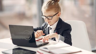 Yeni eğitim öğretim yılının başlamasına kısa süre kala aileler okul