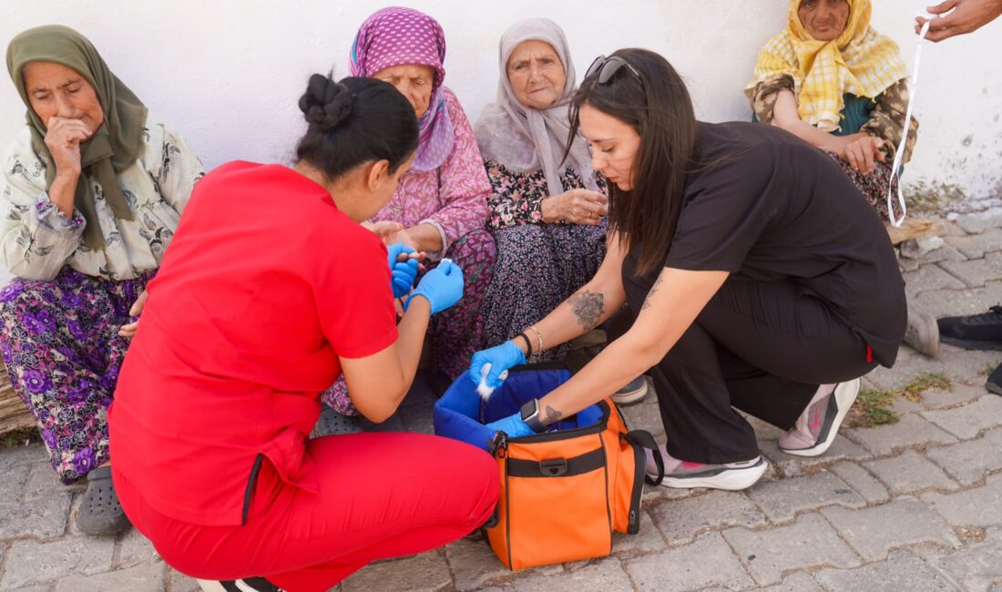 Seferihisar Belediyesi’nin Evde Sağlık Ekibi, Beyler Köyü’nde vatandaşları ziyaret ederek