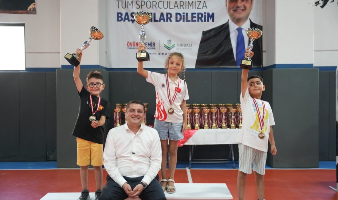 Torbalı’nın kurtuluşunun 104. yılı dolayısıyla düzenlenen satranç turnuvası, 4 ilden