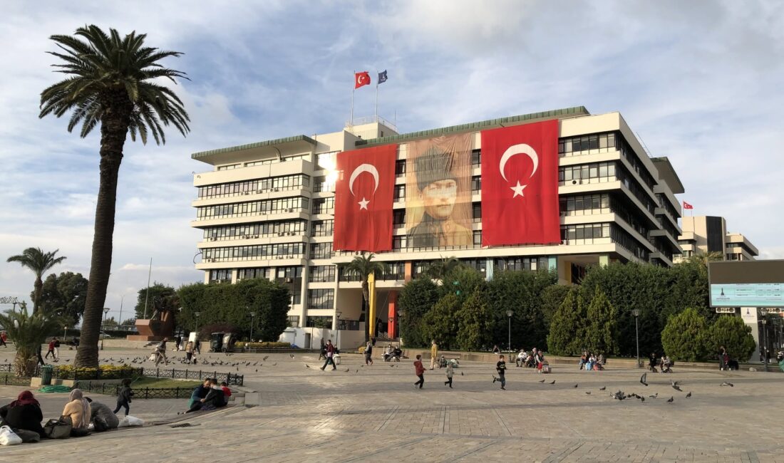 İzmir Büyükşehir Belediye Başkanı Cemil Tugay’ın AK Parti’ye geçişinin ardından