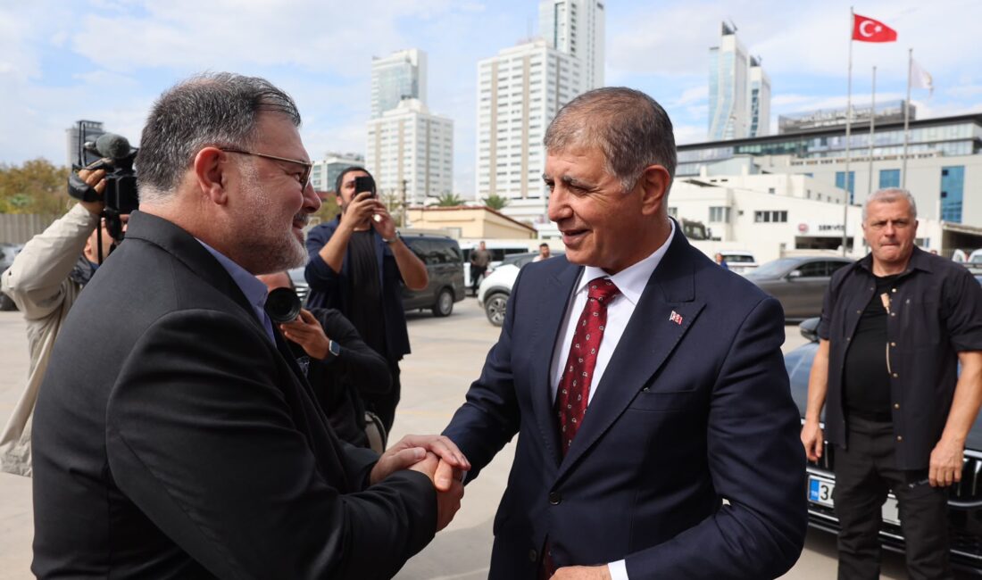 AK Parti’ye katılan İzmir Büyükşehir Belediye Başkanı Cemil Tugay’dan, AK