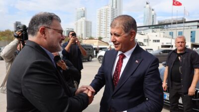 AK Parti’ye katılan İzmir Büyükşehir Belediye Başkanı Cemil Tugay’dan, AK