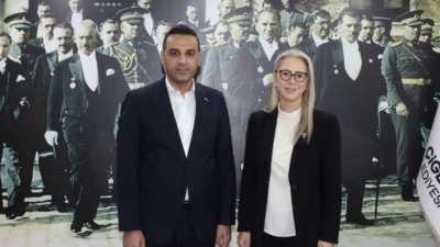 Sahada siyaset anlayışı ile çalışmalarını yürüten AK Parti İzmir Milletvekili