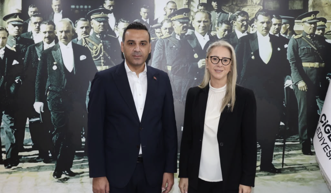 Sahada siyaset anlayışı ile çalışmalarını yürüten AK Parti İzmir Milletvekili