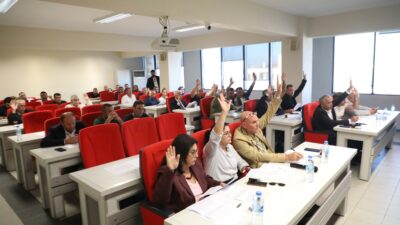 Menderes Belediyesi’nin 2027 yılı bütçesi mecliste kabul edilirken, Başkan V.
