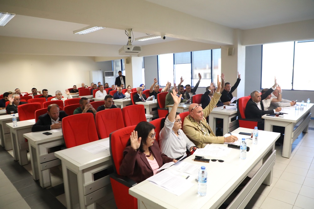 Menderes Belediyesi’nin 2027 yılı bütçesi mecliste kabul edilirken, Başkan V.