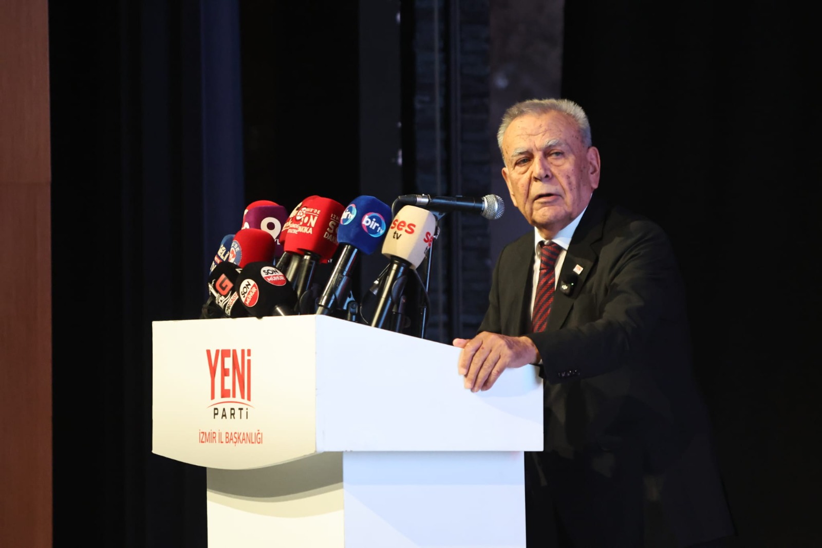 Kente uzun yıllar hizmet eden İzmir Büyükşehir Belediyesi eski Başkanı