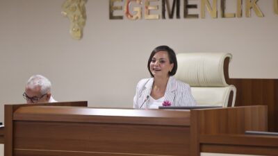 Karabağlar Belediye Başkanı Helil Kınay, bütçe görüşmelerinde yaptığı konuşmada belediyenin