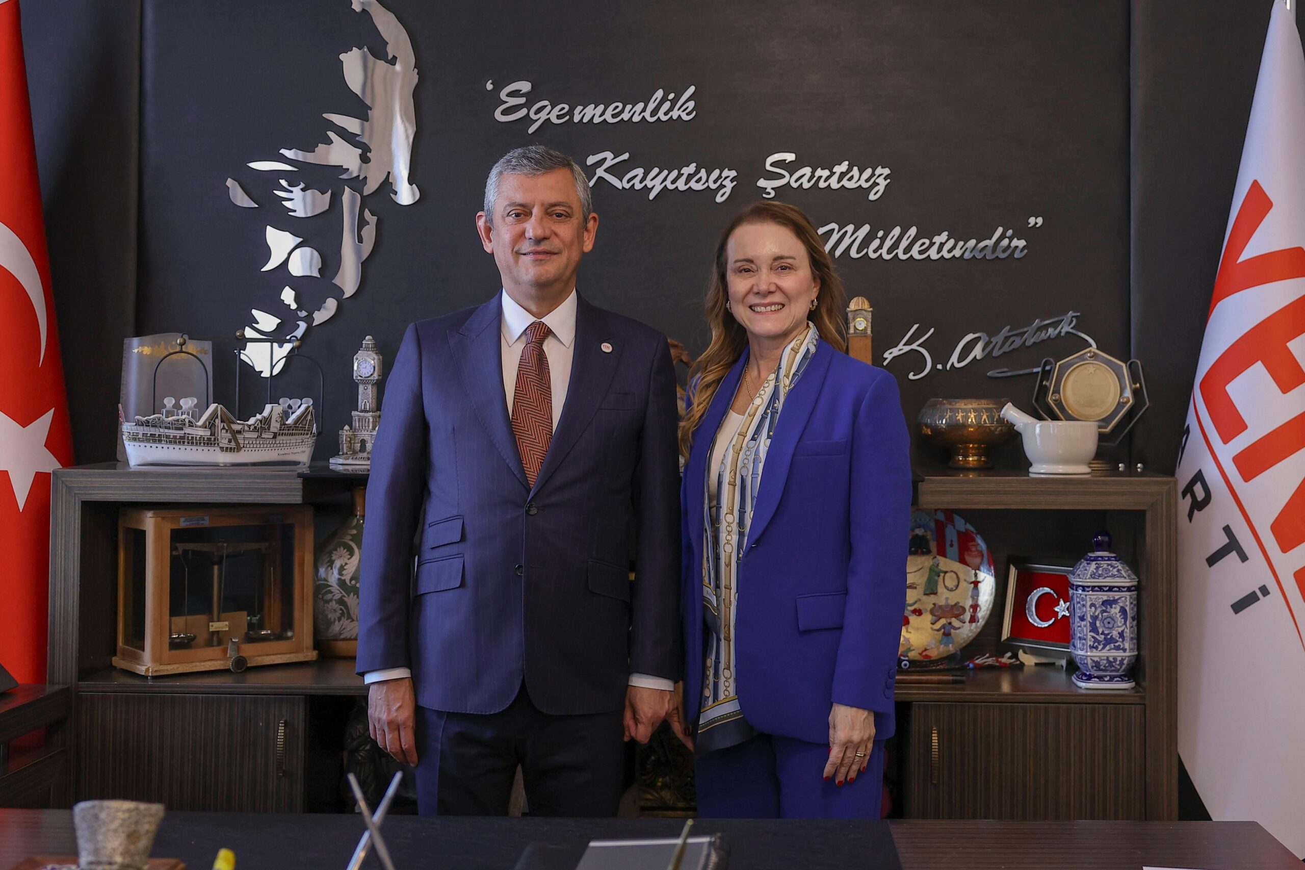 Konak Belediye Başkanı Nilüfer Çınarlı Mutlu, Yeni Parti Genel Başkanı