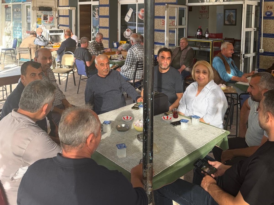 Menderes Başkan Vekili Asuman Şen, pazar gününü vatandaşlarla iç içe
