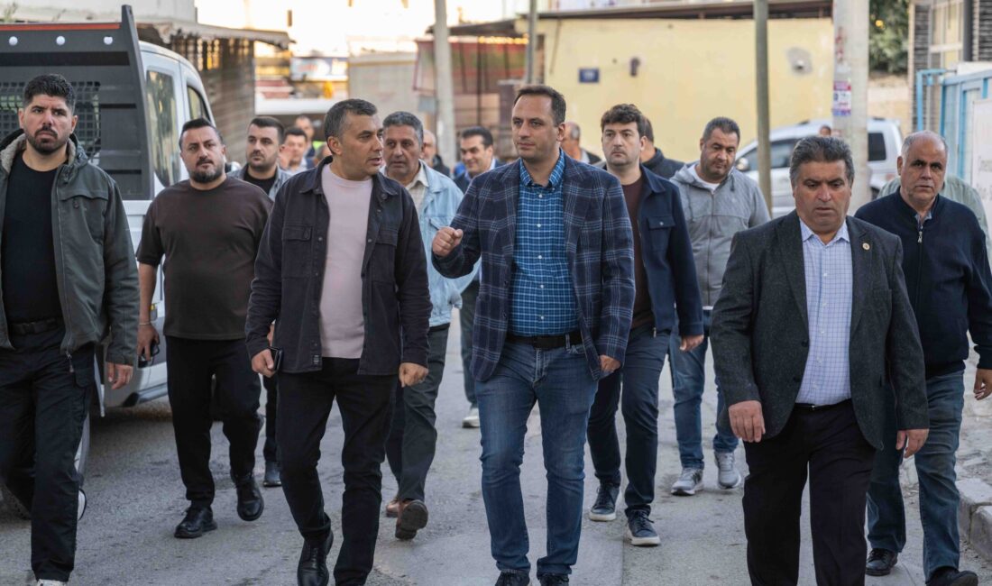 Bornova Belediye Başkanı Ömer Eşki, Naldöken Mahallesi’ni ziyaret ederek vatandaşların