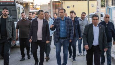 Bornova Belediye Başkanı Ömer Eşki, Naldöken Mahallesi’ni ziyaret ederek vatandaşların