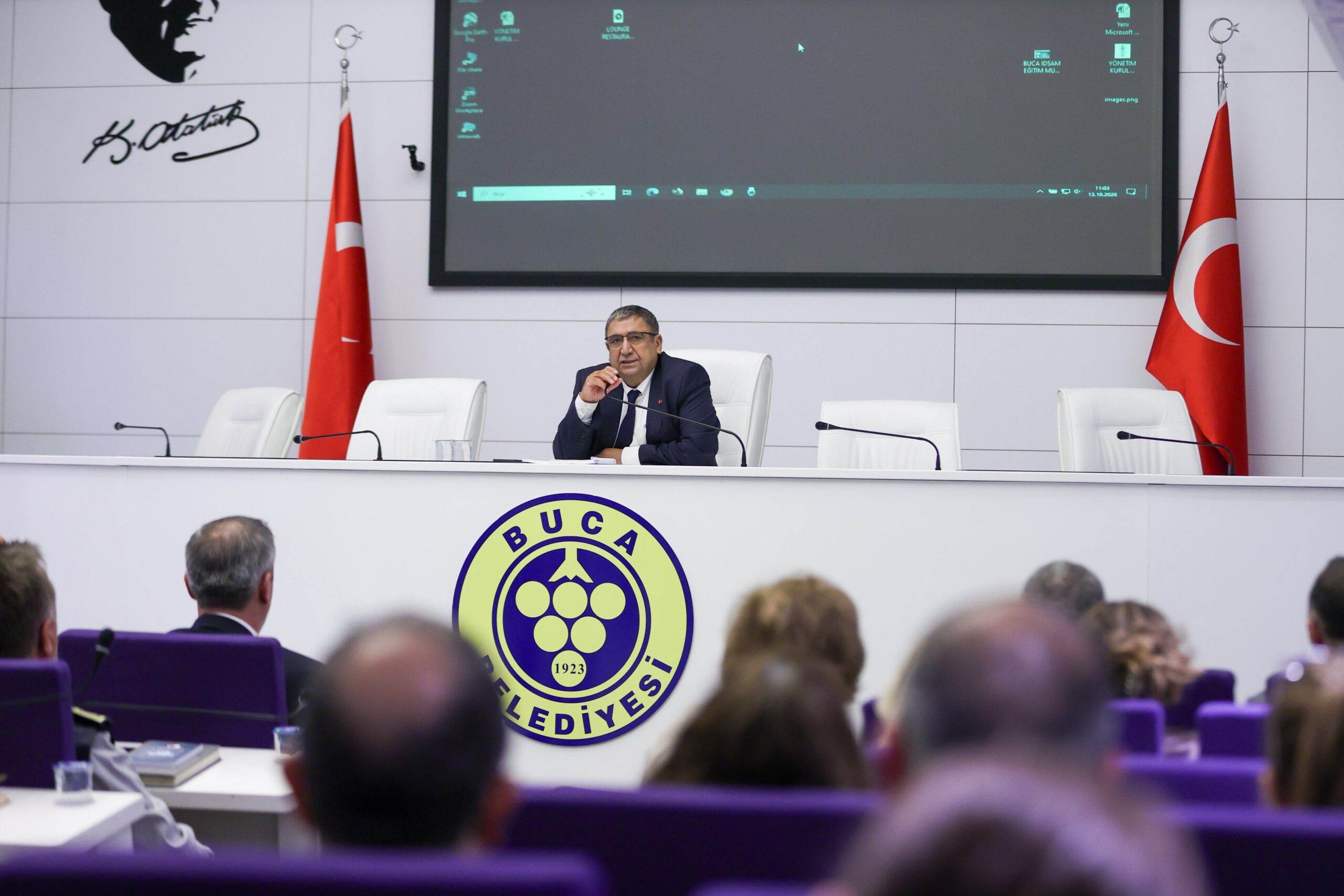 Buca Belediye Başkan Vekili Hüseyin Benzer, başkan yardımcıları ve birim