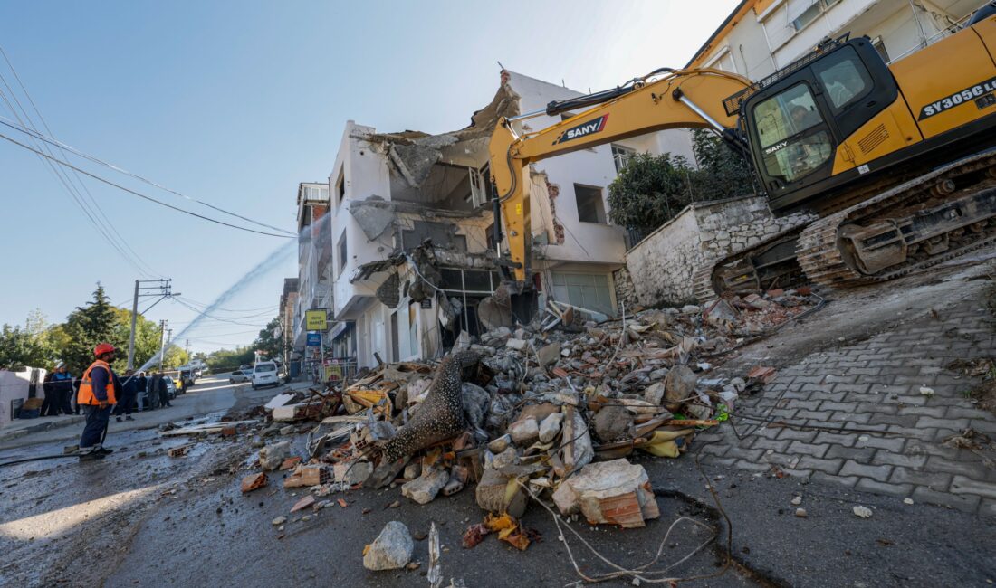 İzmir’de Buca ile Bornova arasındaki ulaşımı kolaylaştırması hedeflenen Onat Tüneli