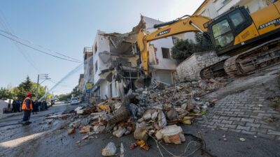 İzmir’de Buca ile Bornova arasındaki ulaşımı kolaylaştırması hedeflenen Onat Tüneli