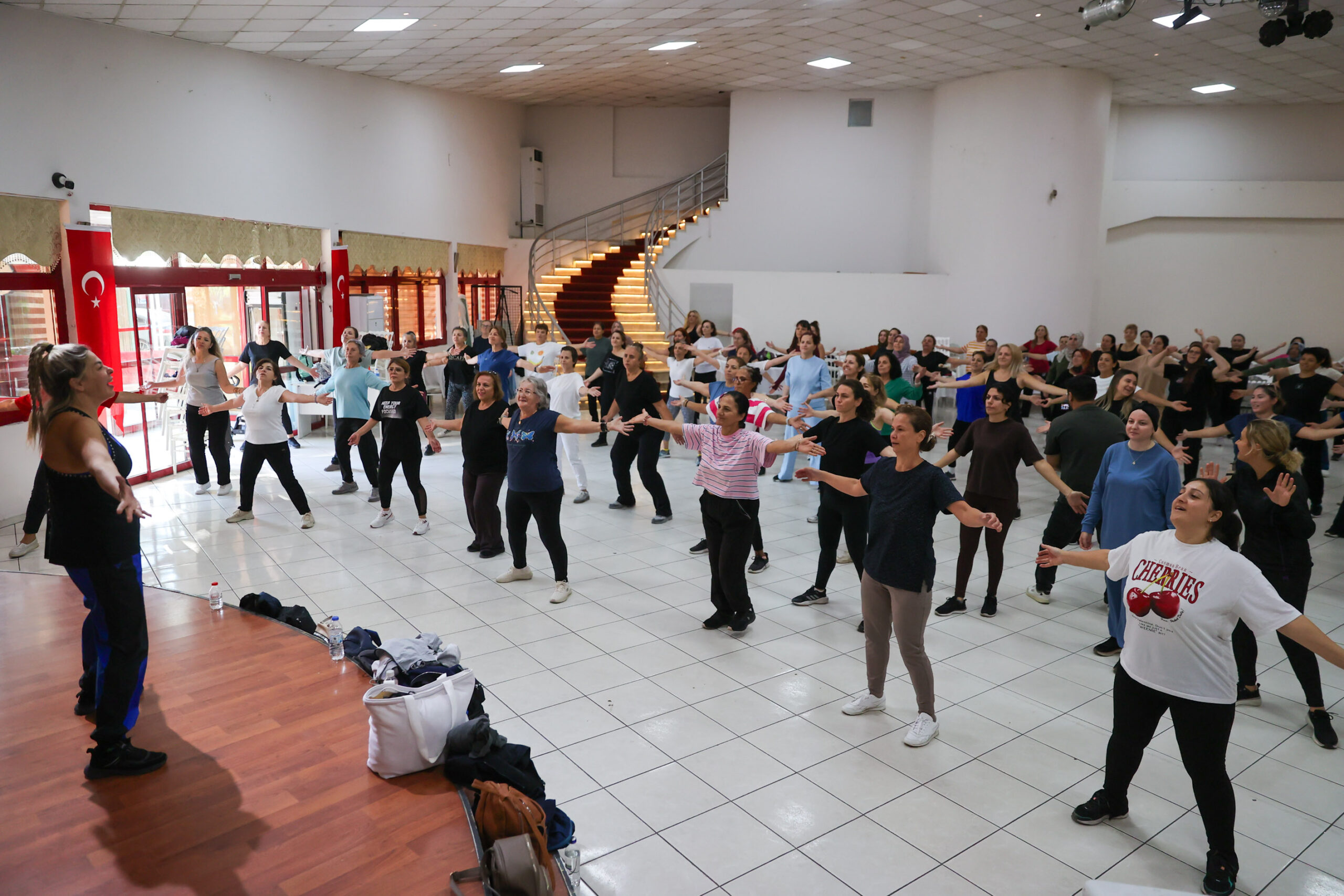 Buca Belediyesi’nin ücretsiz pilates ve zumba kursları, iki ayrı merkezde