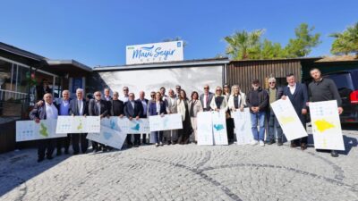 Çeşme Belediye Başkanı L&acirc;l Denizli, Muhtarlar Günü kapsamında düzenlenen kahvaltı