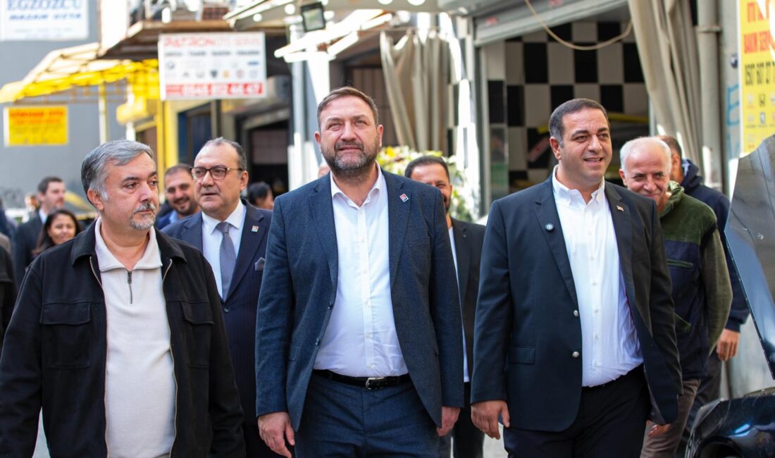 Cumhuriyet Halk Partisi İzmir İl Başkanlığı, kent genelinde aralıksız sürdürdüğü