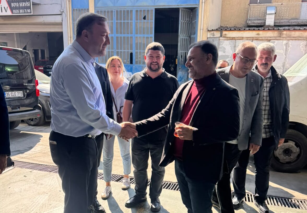 CHP İzmir İl Başkanı Utku Gümrükçü, Karabağlar ve Karşıyaka’da esnaf