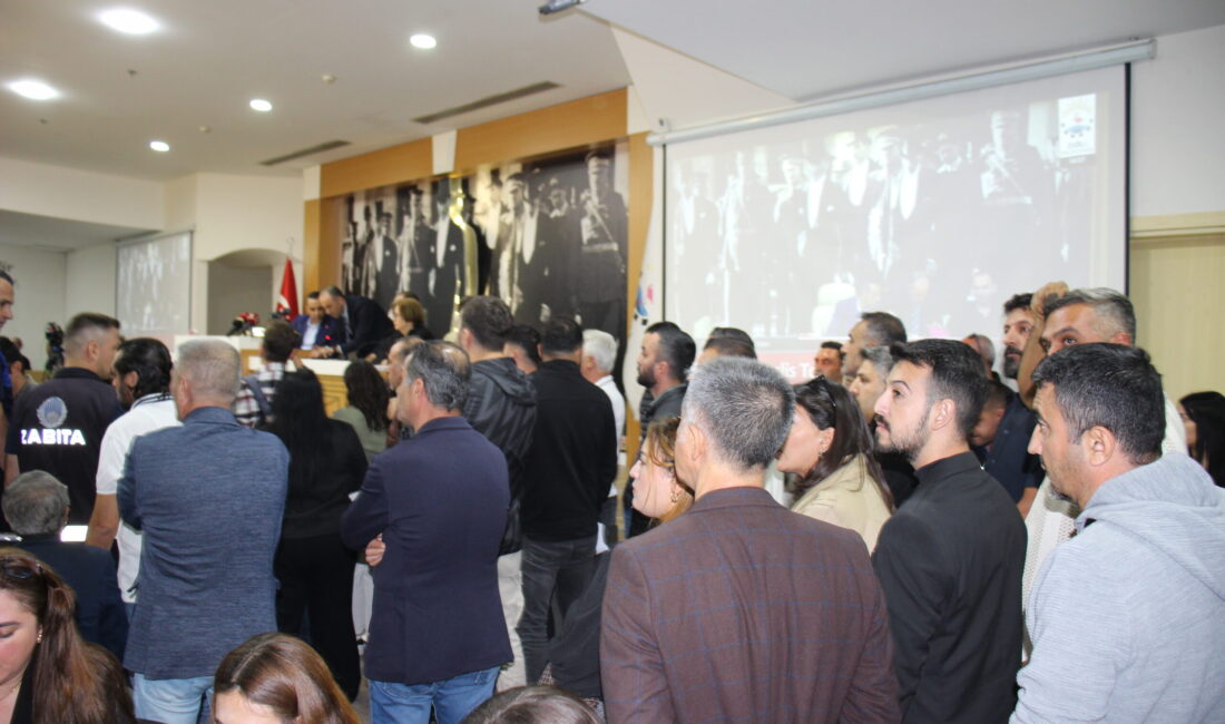 AK Partiye transfer olan Çiğli Belediye Başkanı Onur Emrah Yıldız,