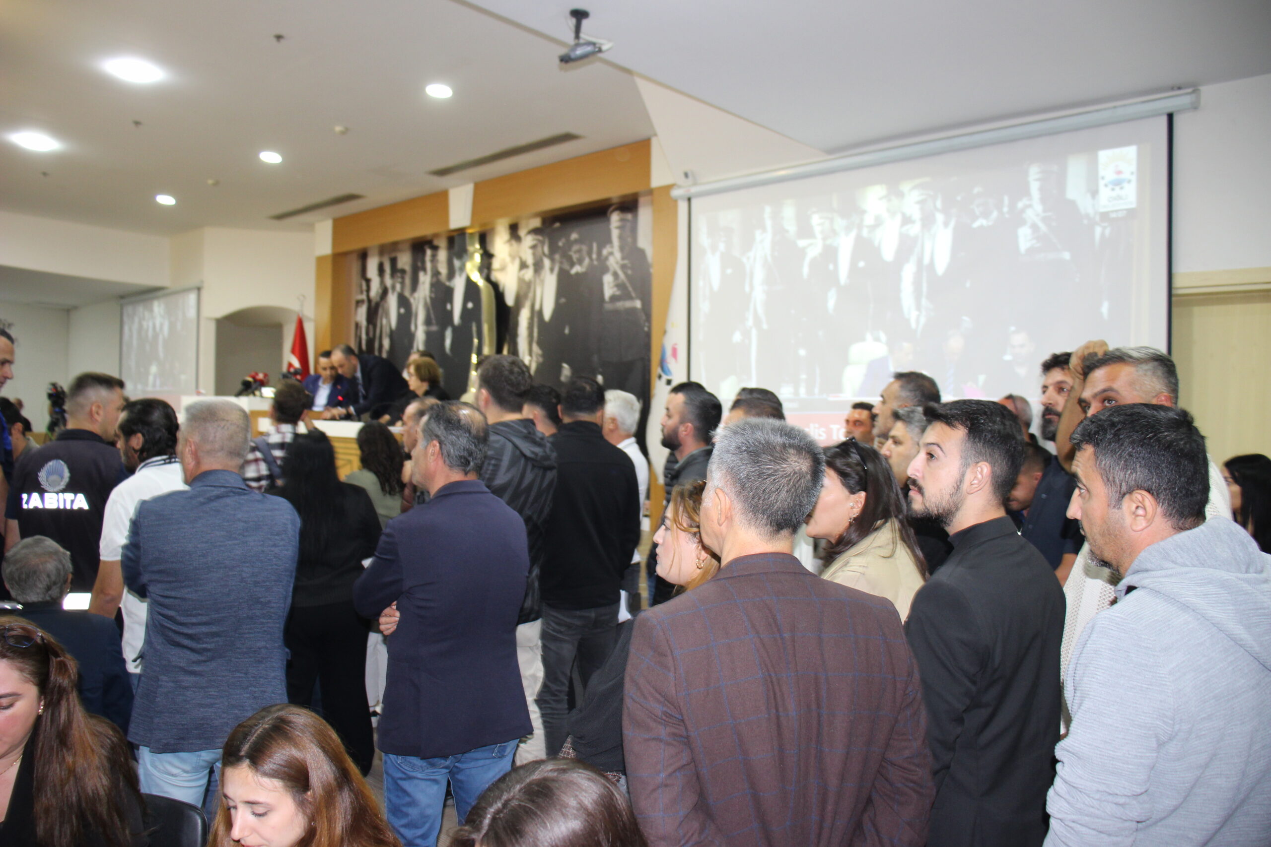 AK Partiye transfer olan Çiğli Belediye Başkanı Onur Emrah Yıldız,