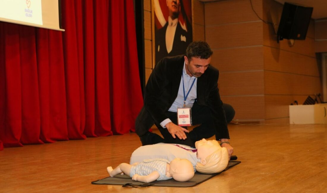 Çiğli Belediyesi, ilk yardım bilincini artırmak amacıyla seminer düzenledi. Sağlık