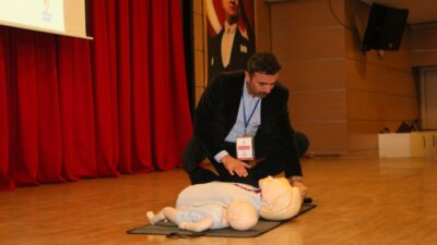 Çiğli Belediyesi, ilk yardım bilincini artırmak amacıyla seminer düzenledi. Sağlık