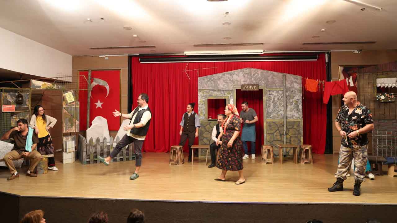 Çiğli Belediyesi’nin ekim ayı kapsamında düzenlediği kültür sanat etkinlikleri, ilçe