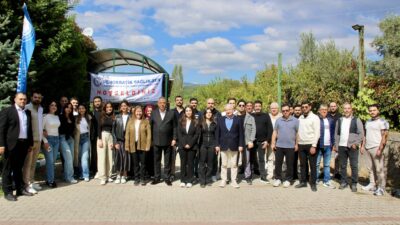 Demokratik Sağlık Sen Ailesi, Bornova Çiçekliköy'de düzenlenen kahvaltı etkinliğinde buluştu.