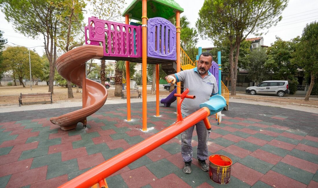 Gaziemir Belediyesi, ilçedeki parklarda bakım ve yenileme çalışmalarını sürdürüyor. Şehit