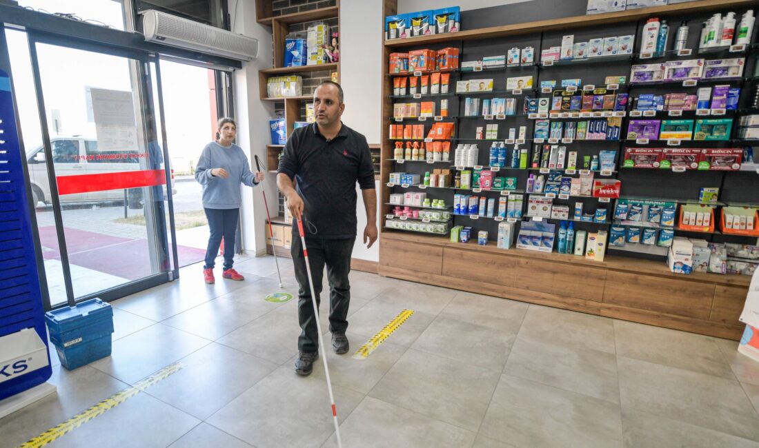 İzmir Büyükşehir Belediyesi, engelli hizmet merkezlerinde verdiği eğitimlerle görme engelli
